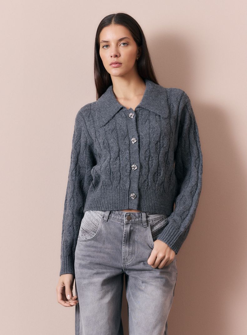 Chaleco Trenzado Cuello Polo y Botones Metálicos