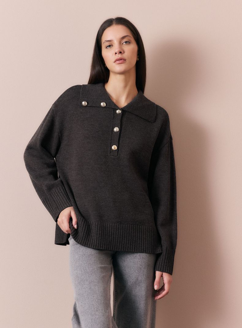 Sweater Cuello Polo con Botones Metálicos