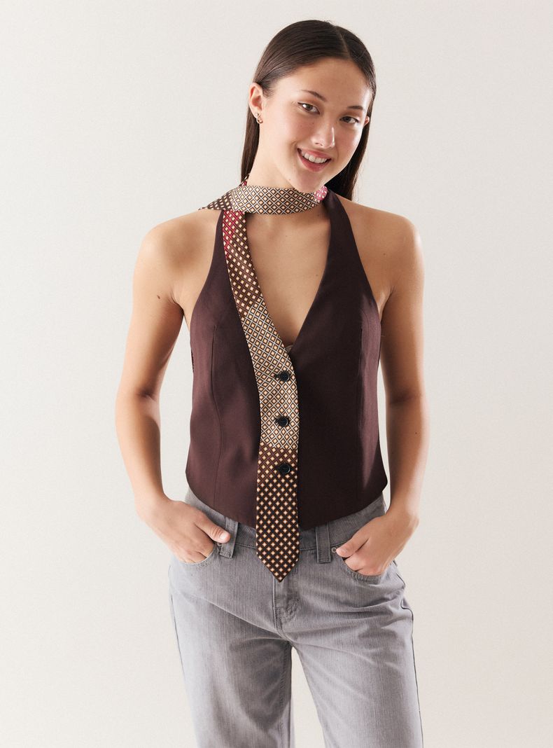 Blusa Halter con Corbata Estampada y Botones
