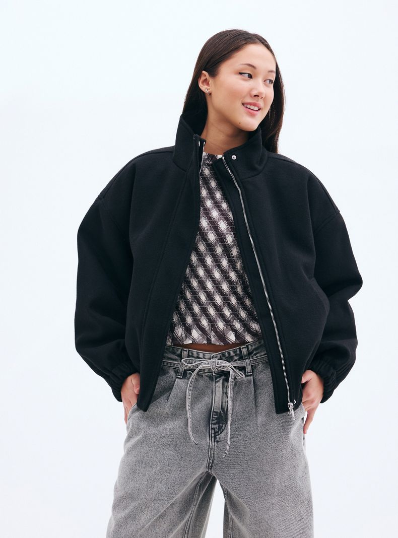 Chaqueta Oversize Cuello Alto con Bolsillos Frontales