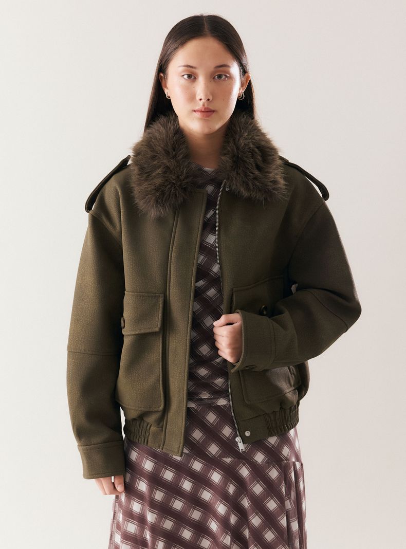 Chaqueta Cuello Piel Sintética y Bolsillos Frontales