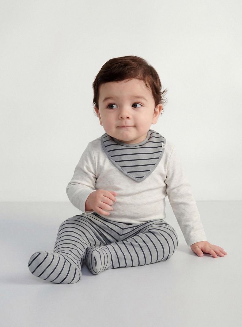Conjunto Set 2 Body Estampado con Patitas y Babero