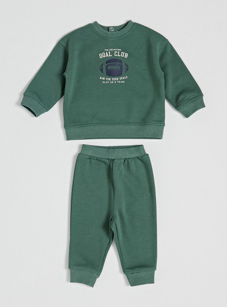 Conjunto Estampado Focal en Pecho Tipo Varsity