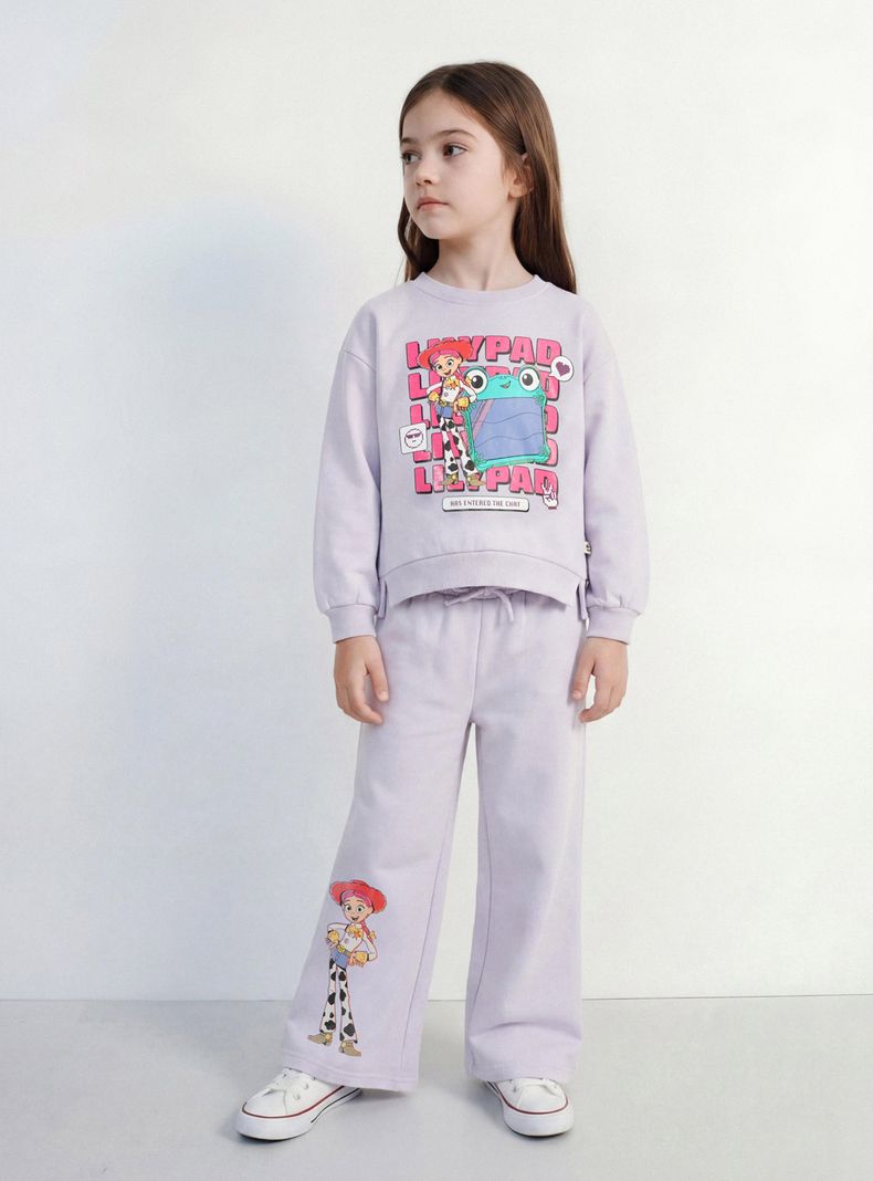 PANTALÓN DE BUZO ESTAMPADO JESSIE TOY STORY 5