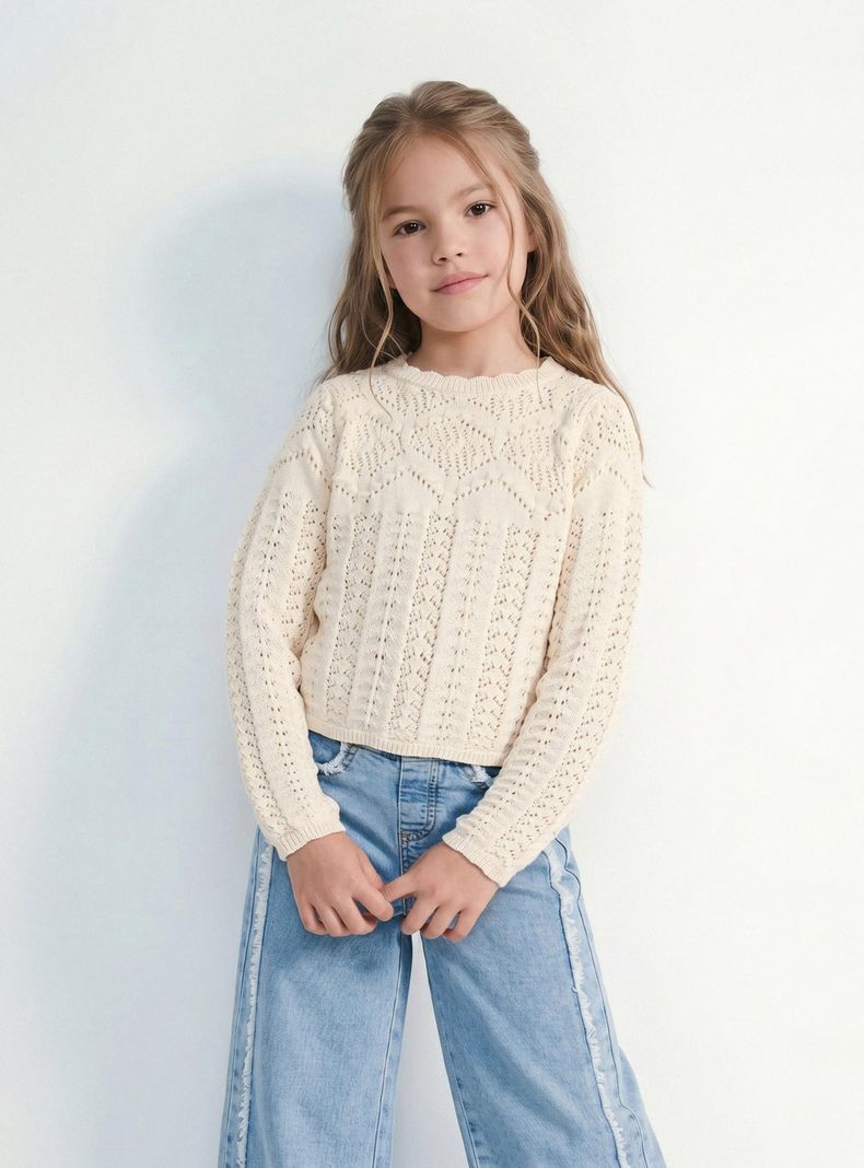 Sweater con Textura Pompones y Bordes Curvos