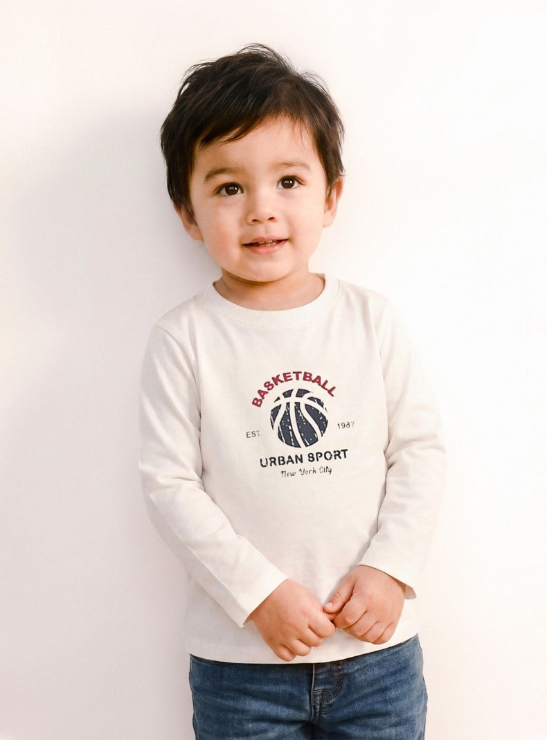 Polera Básica con Estampado Focal Color Niño