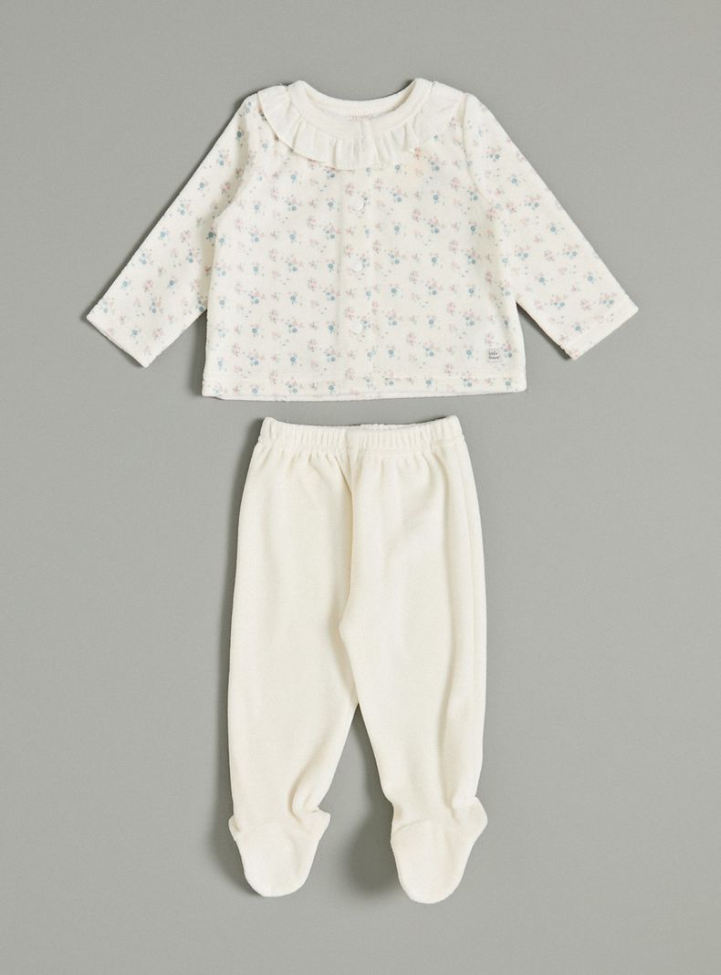 Conjunto con Flores y Cuello Vuelo