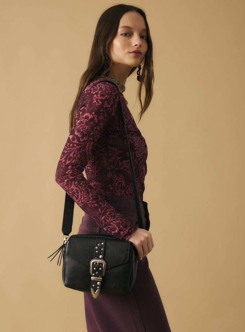 Cartera Crossbody con Hebilla y Tachas Metálicas