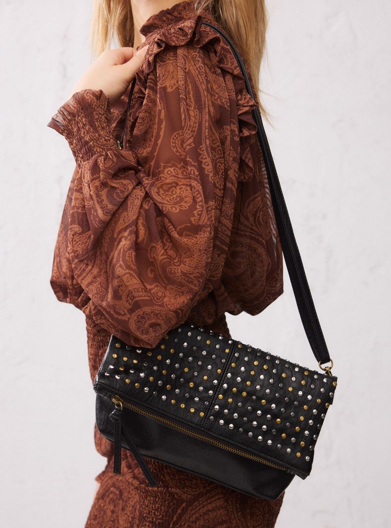 Cartera de Hombro Tipo Bandolera con Mix Tachas