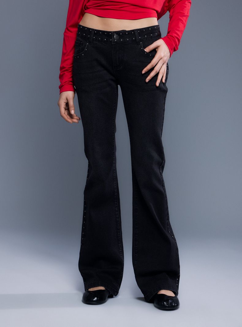 Jeans Flare Fit Tiro Medio con Tachas Elasticado