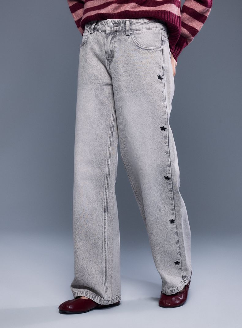 Jeans Straight Tiro Medio con Bordado de Estrellas y Tachas