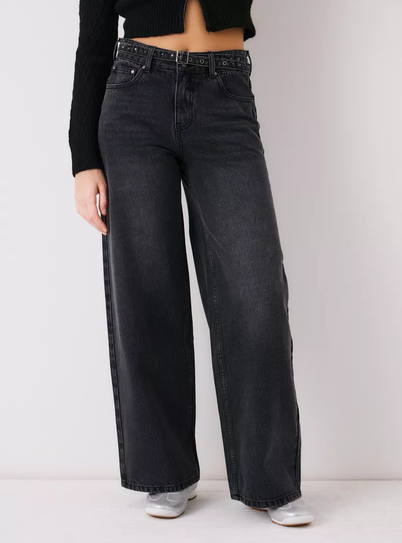 OPPOSITE JEANS BAGGY LEG TIRO ALTO CON CINTURÓN CON TACHAS