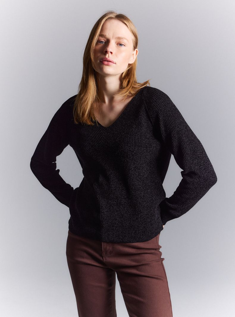 Sweater Tejido Acanalado con Cuello en V Profundo