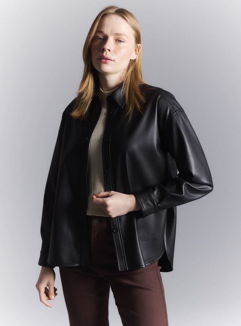 Blusa Cuero Sintético Corte Recto