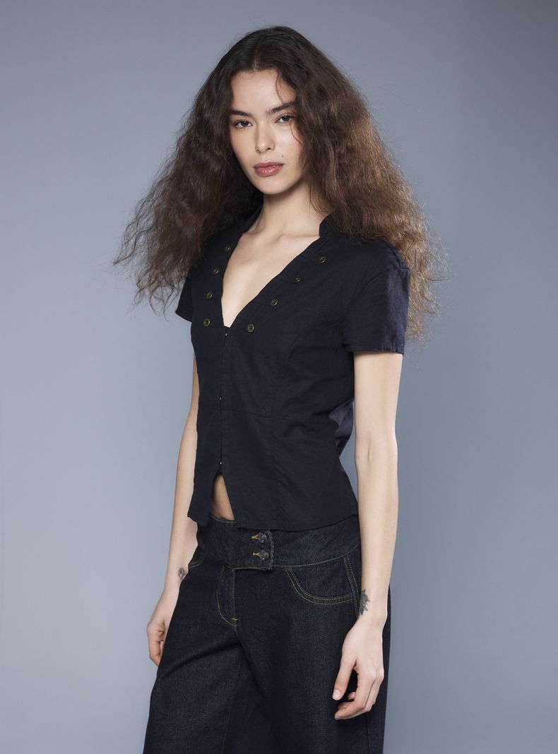 Blusa Cuello Henley con Botones