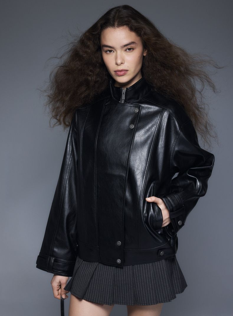 Chaqueta Oversize con Cierre Frontal y Botones
