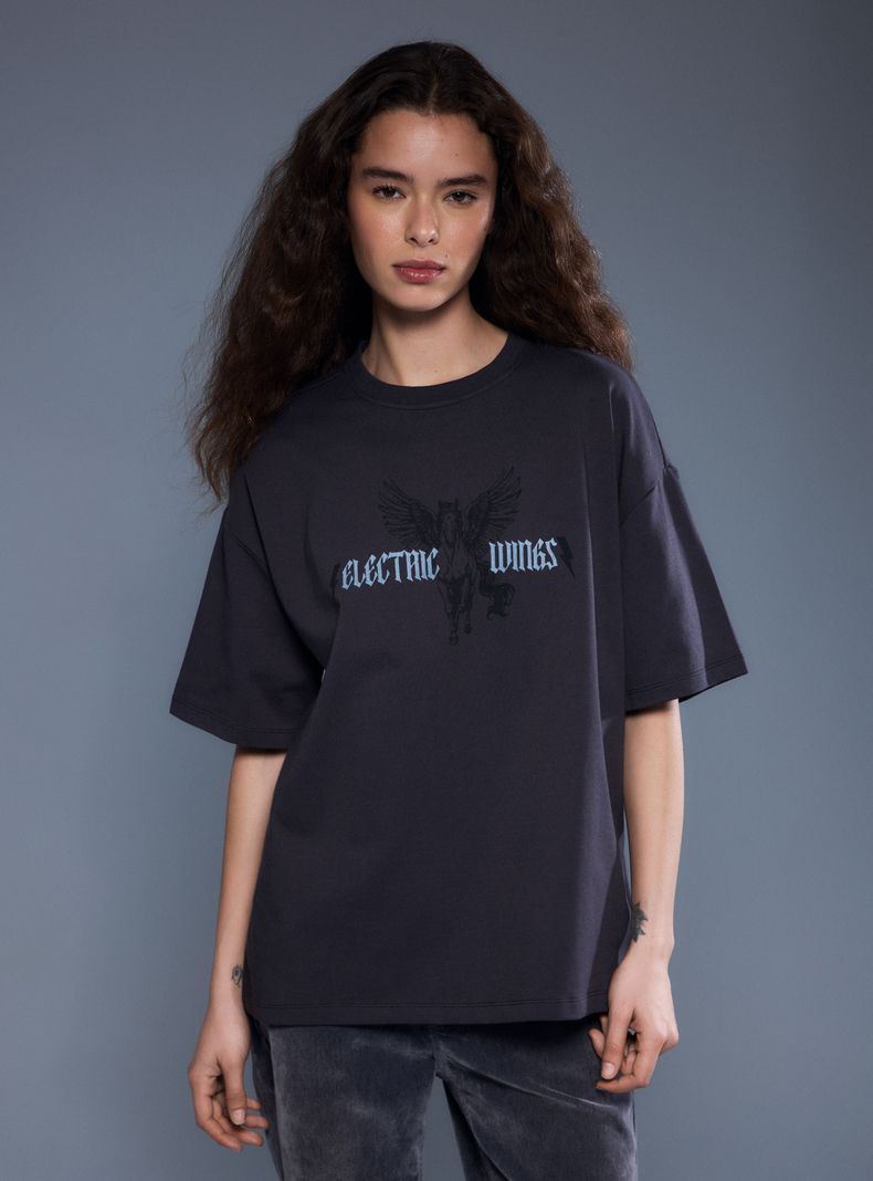 Polera Oversize Estampada Manga Corta Cuello Redondo