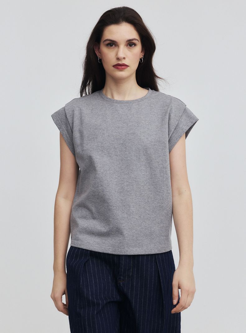 Polera Escote Redondo con Hombreras