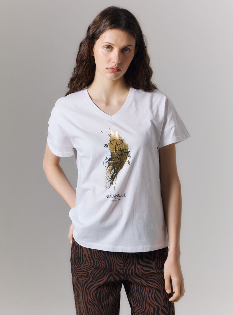 Polera Estampado Gráfico Manga Corta Cuello V Regular