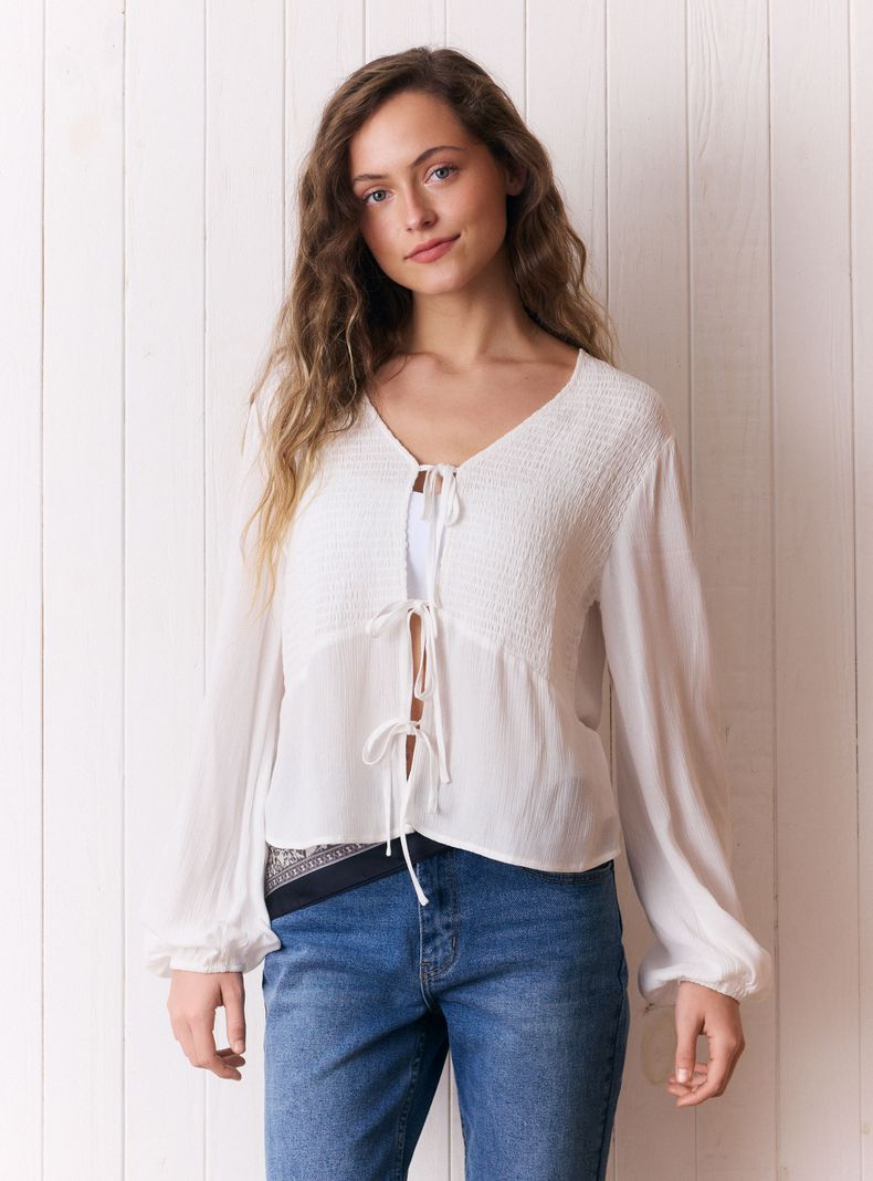 Blusa con Escote en Amarras