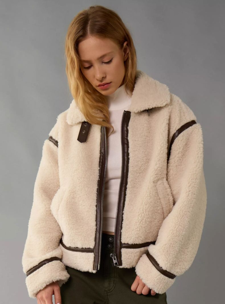 aere アエレ 2025 sheer tumbler jacket クリーム Chaqueta Ae Cropped de Aviador de Cordero American Eagle | Paris.cl