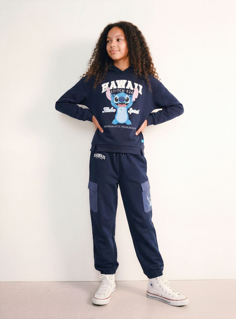 Pantalón de Buzo Bolsillos Cargo Estampado Stitch