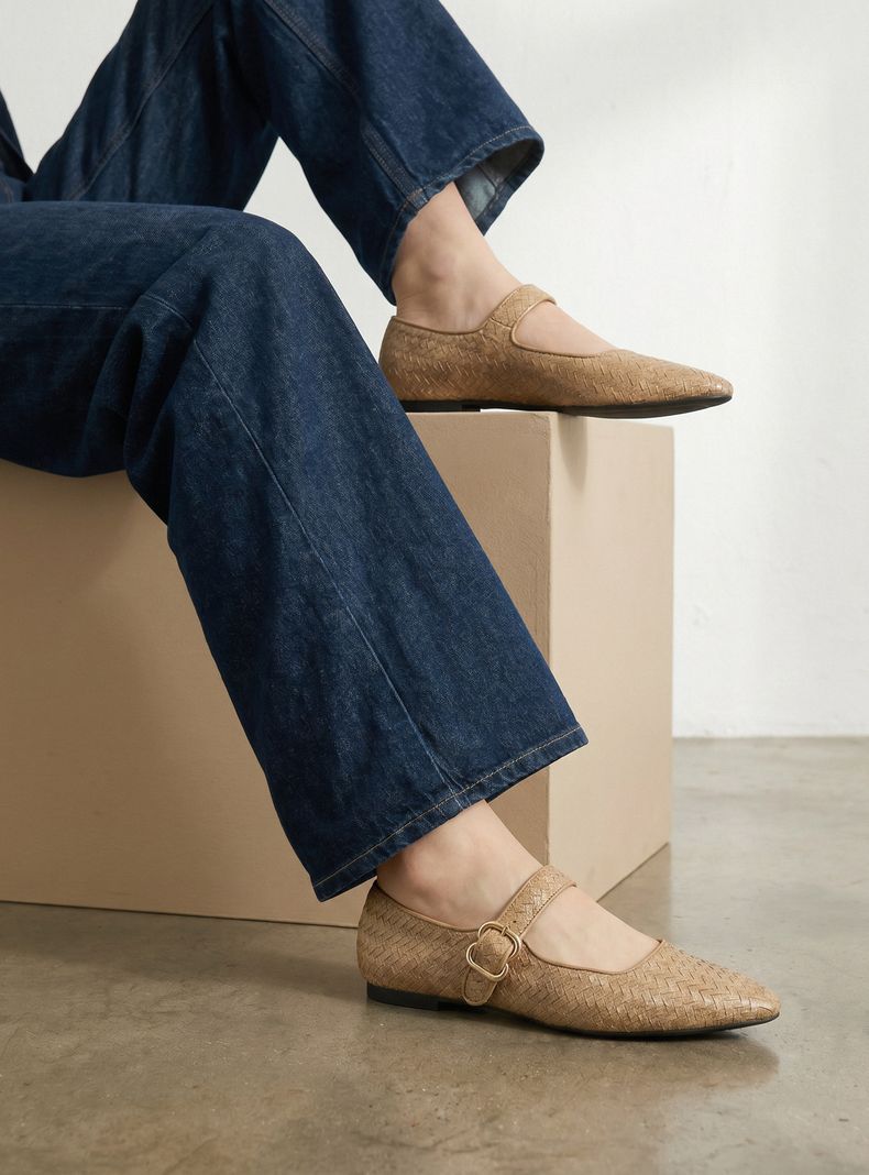 Ballerina con Textura y Hebilla Ajustable Mujer