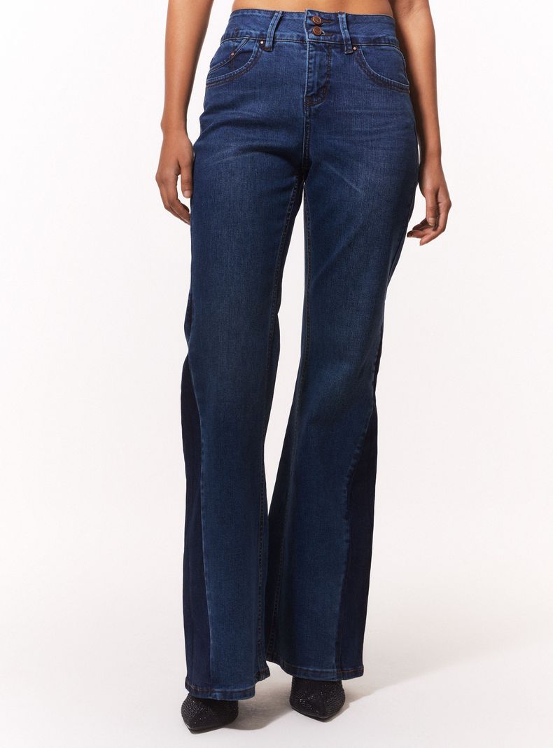 Jeans Flare con Reserva en la Bota