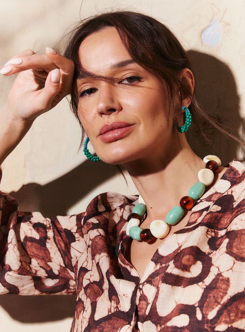 Collar Ajustable con Piedras de Colores Resina