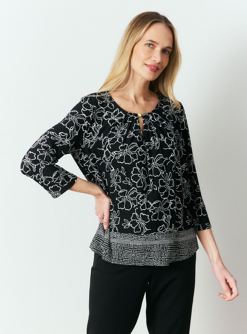 Polera Estampada con Accesorio Metálico