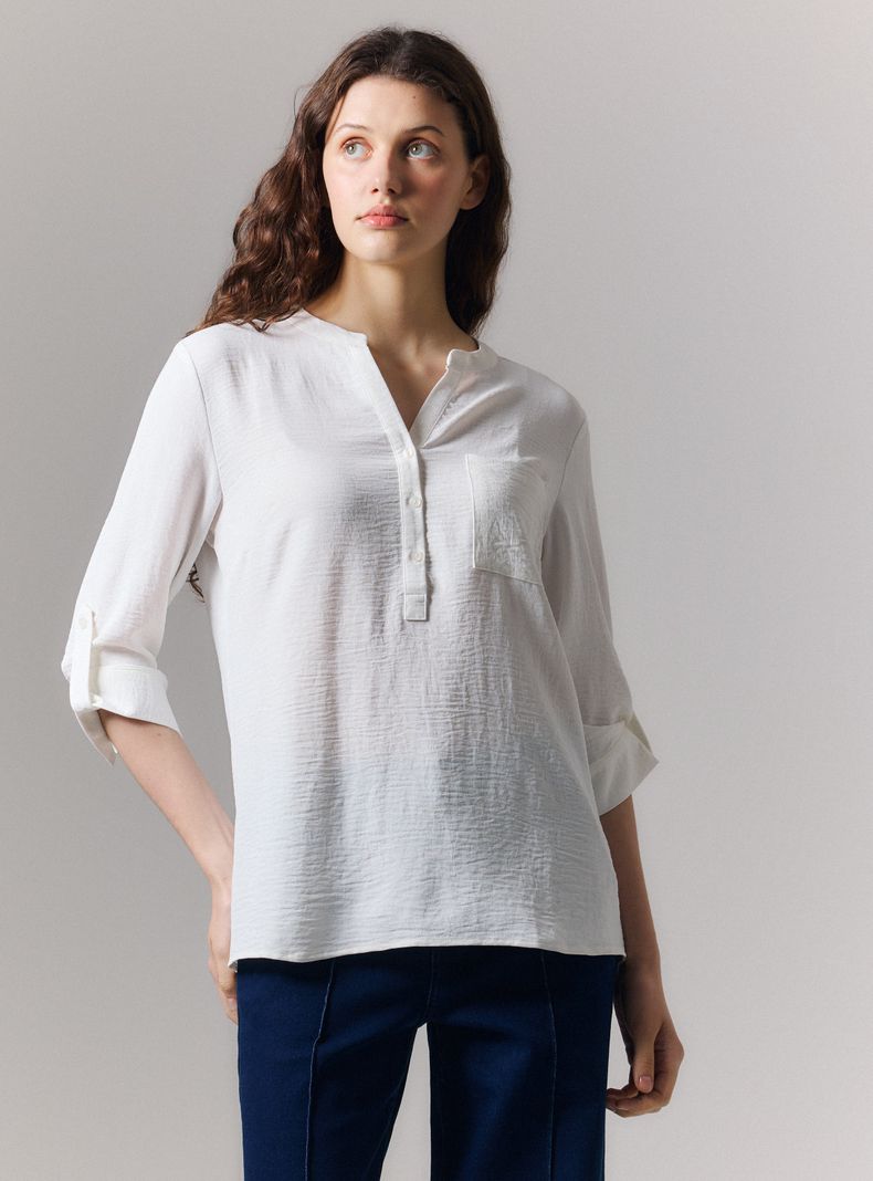 Blusa Cuello V con Botones y Mangas Roll Up