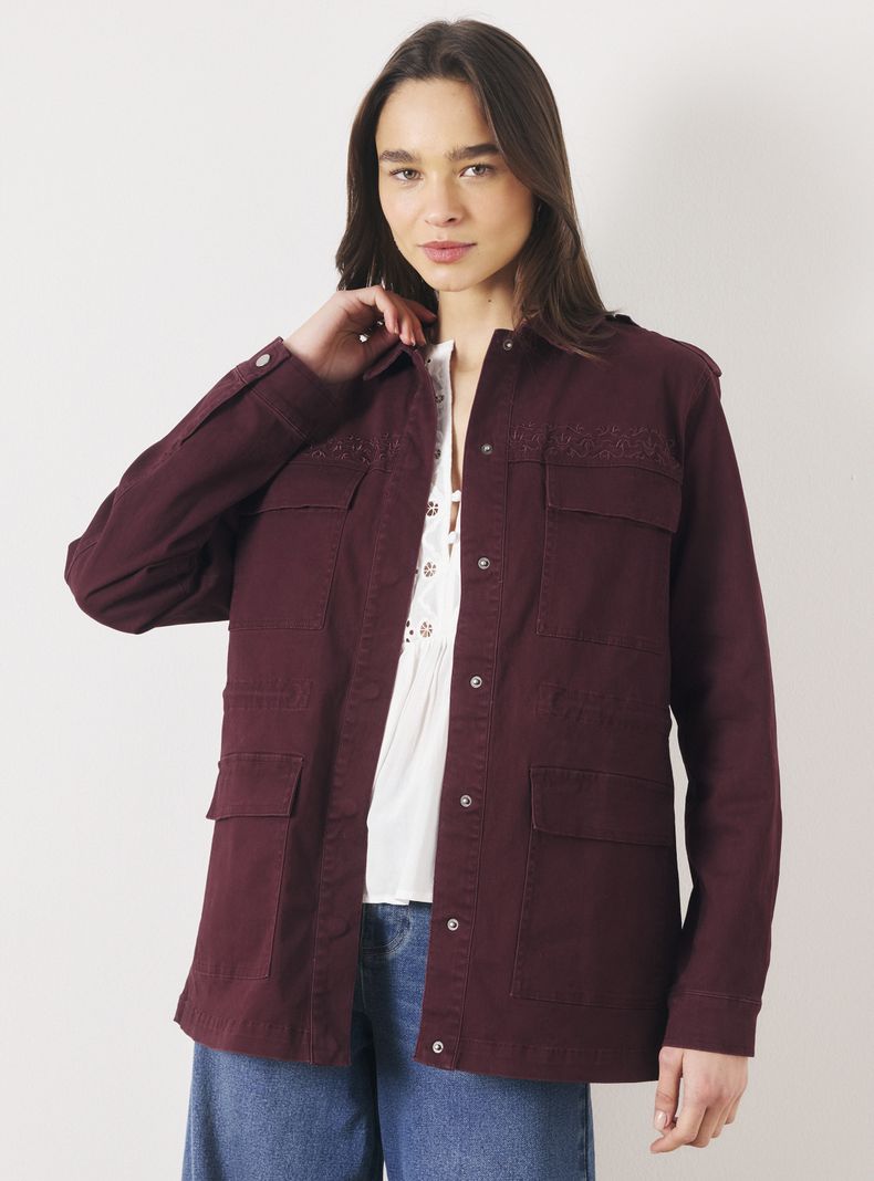 Chaqueta Militar Bordada con Ajustador en Cintura y Broches