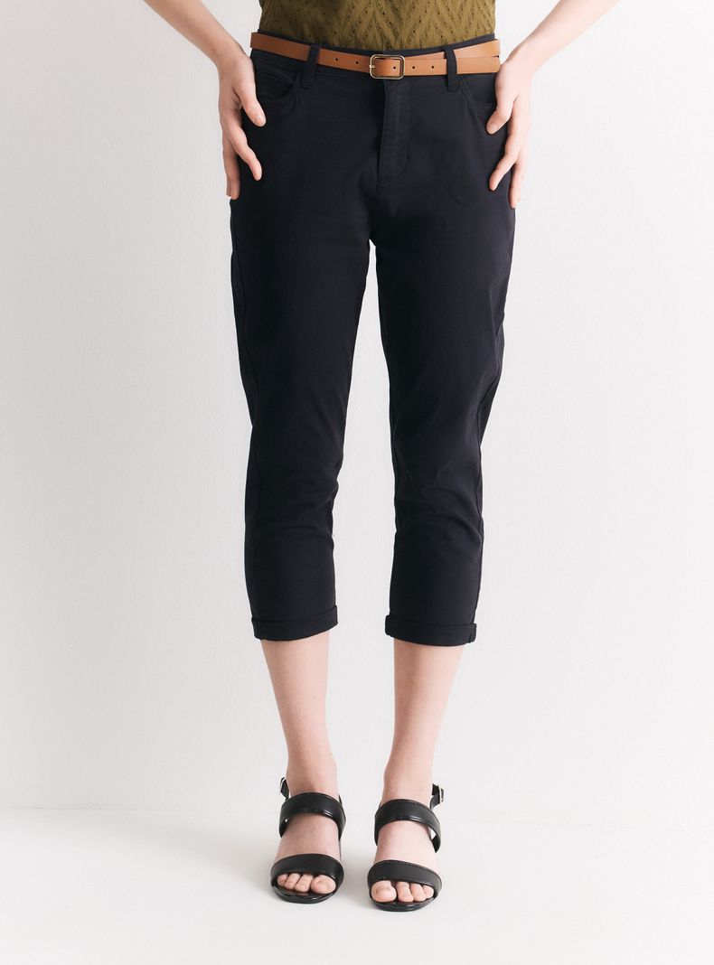 Pantalón Capri Tiro Medio con Cinturón