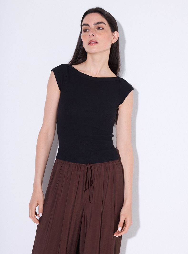 Polera Manga Corta Acalanada Cuello Bote
