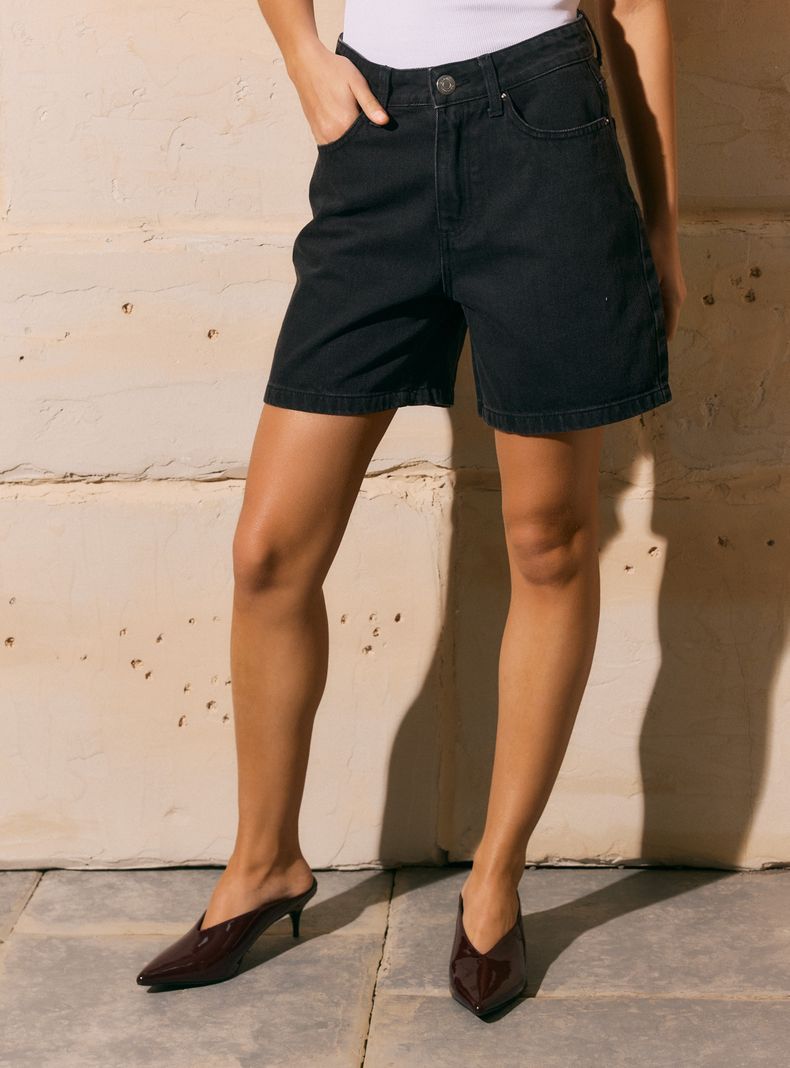 Short Denim Mom Tiro Medio