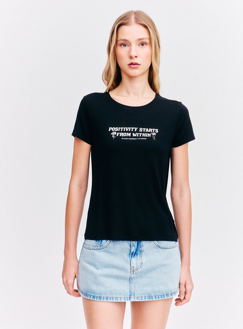 Polera Texto con Brillos Manga Corta
