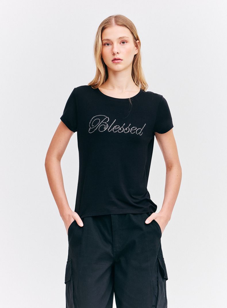 Polera Blessed con Brillos Manga Corta Cuello Redondo