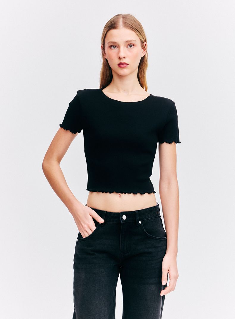 Polera Manga Corta Cuello Redondo Bordes Ondulados