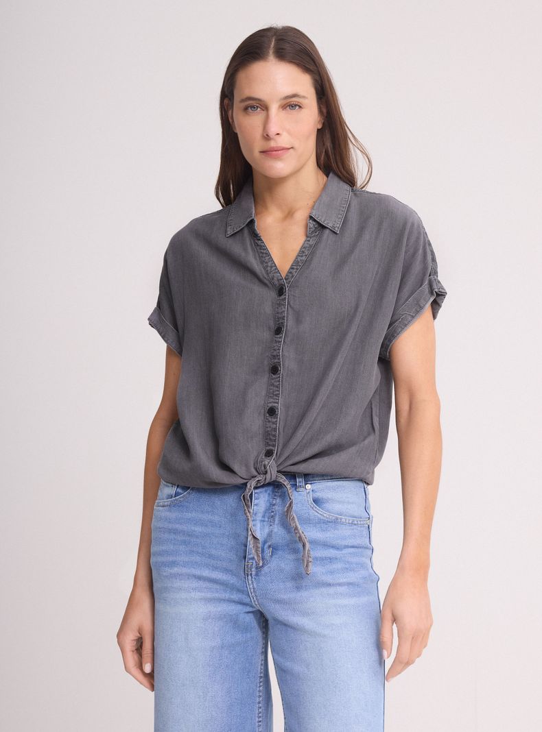 Blusa Denim Cuello Camisero Botón con Lazo