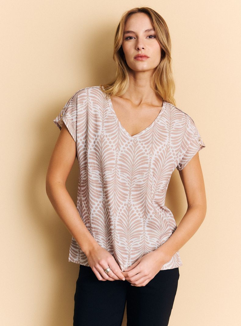 Polera Texturizada Manga Corta Cuello V Estampada