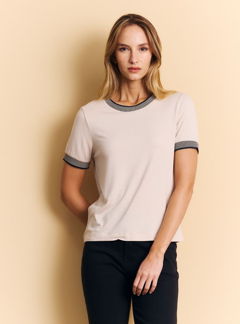 Polera Manga Corta Acanalado con Detalle Líneas