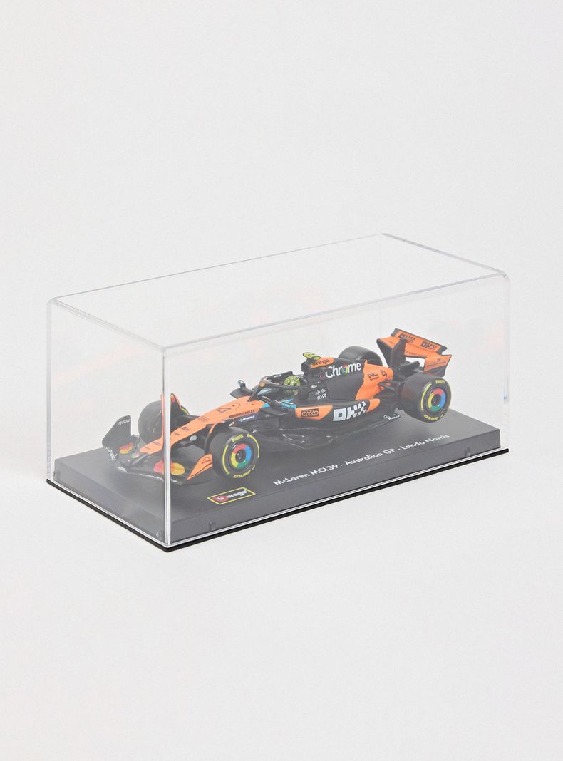 Auto McLaren MCL39 1:43 con Casco