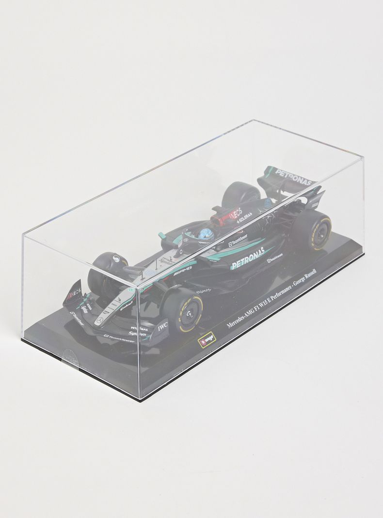 Auto de Carrera Mercedes AMG F1 W15 1:24 con Casco