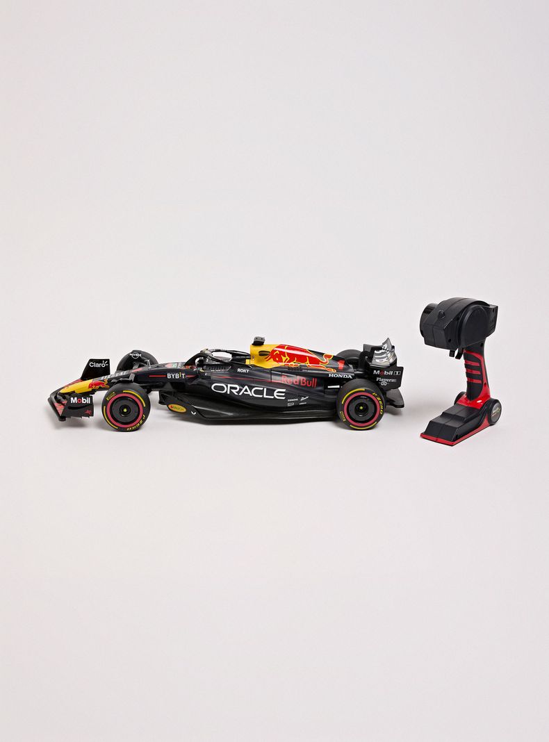 Auto a Control Remoto Oracle RB19 1:10