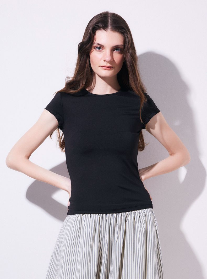 Polera Básica Cuello Redondo Manga Corta