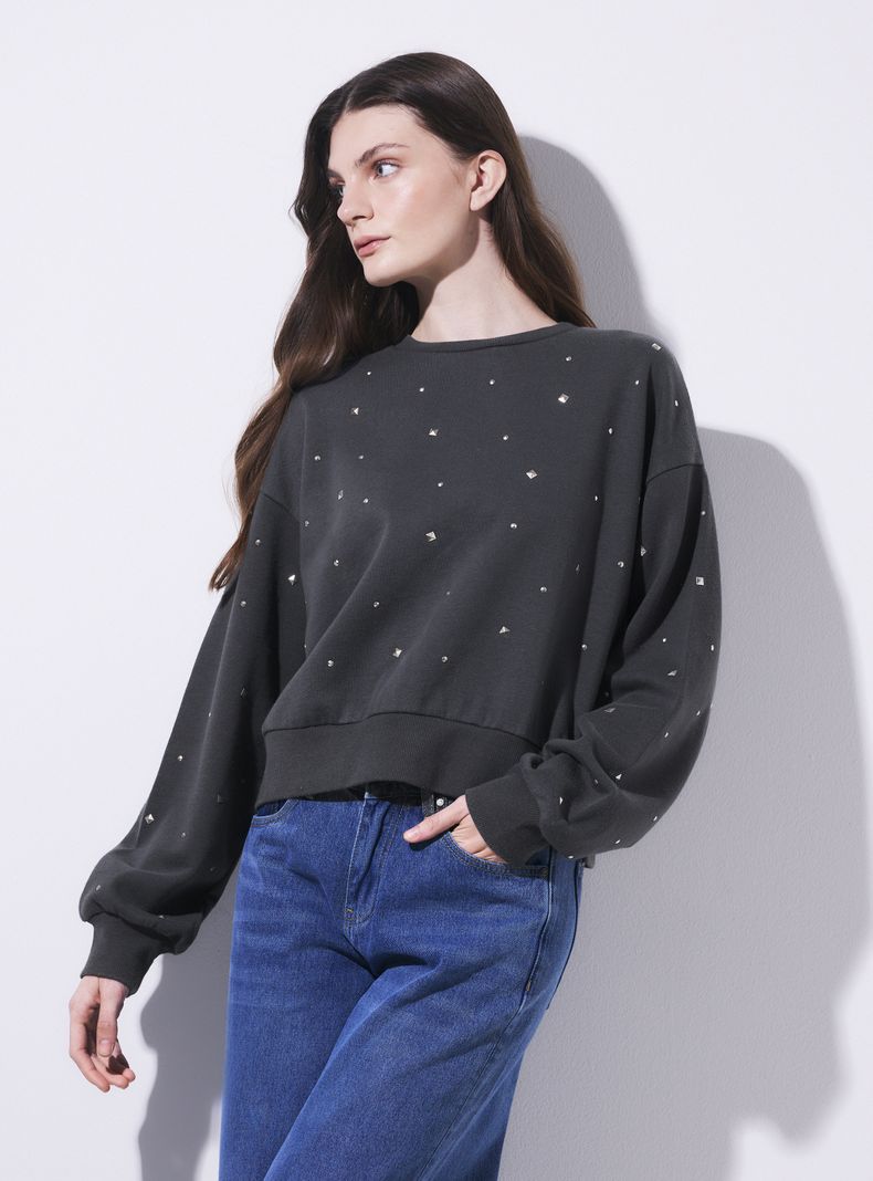 Polerón Oversize Cuello Redondo con Tachas