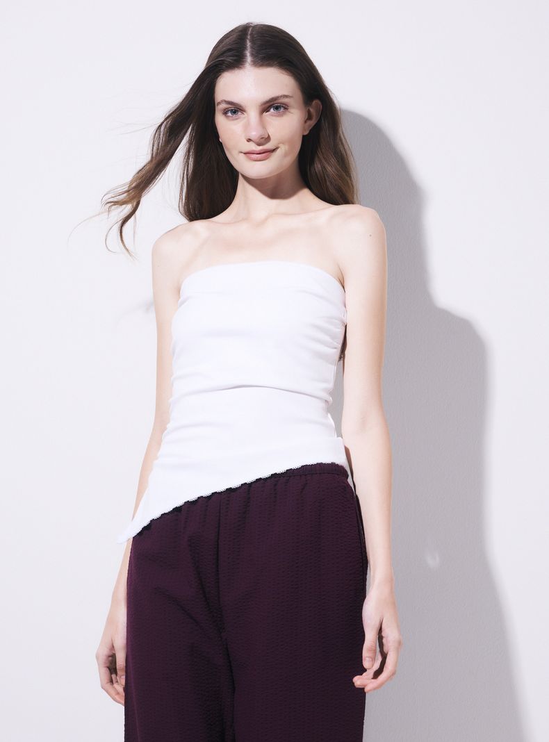 Polera Strapless Ajustada con Encaje Ruedo