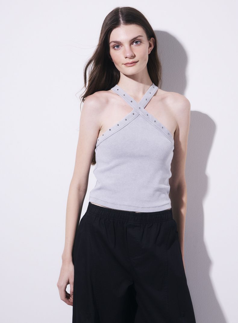 Polera Halter Cruzado sin Manga con Tachas