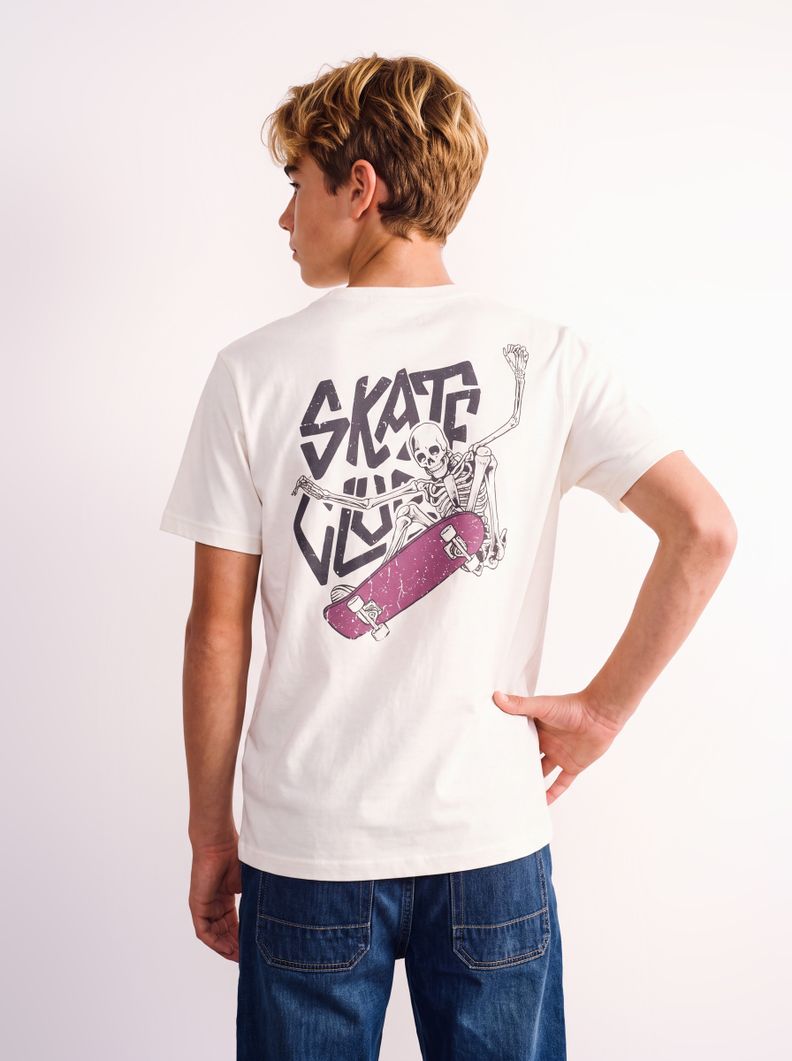Polera Bordado Frontal Letras con Estampado Espalda