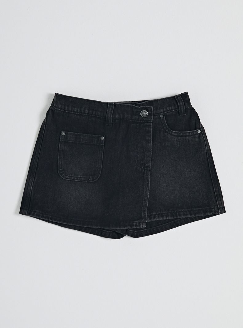 Falda Tipo Short Denim Cruzado con Bolsillo